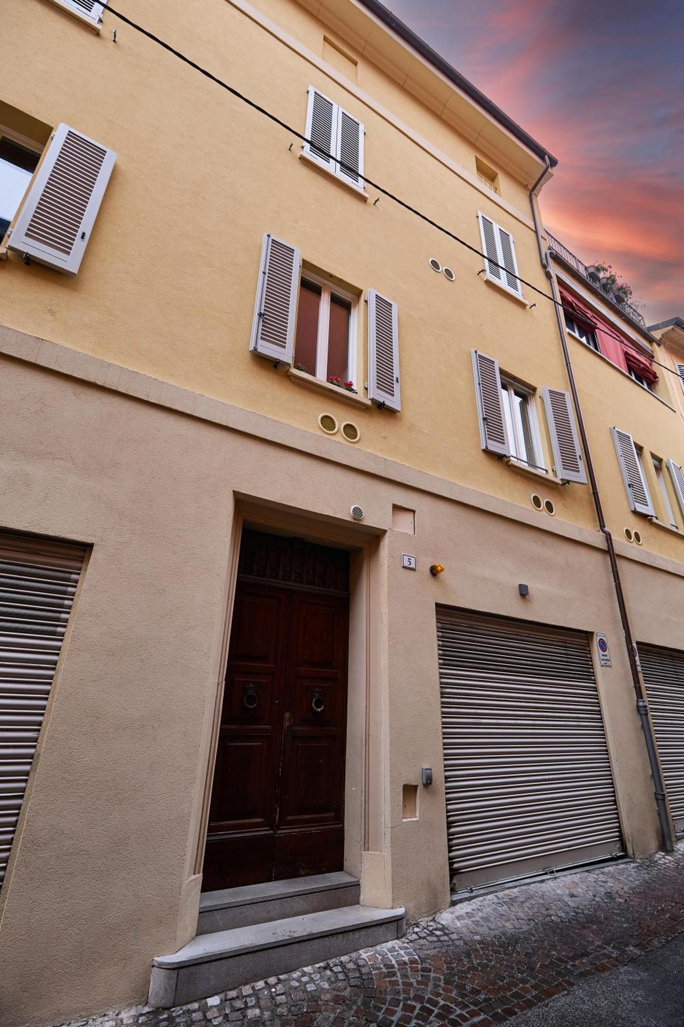 La Torre Lunga -Smart Working- 150 M Dalle-From Due Torri-Two Towers Bologna Exterior foto