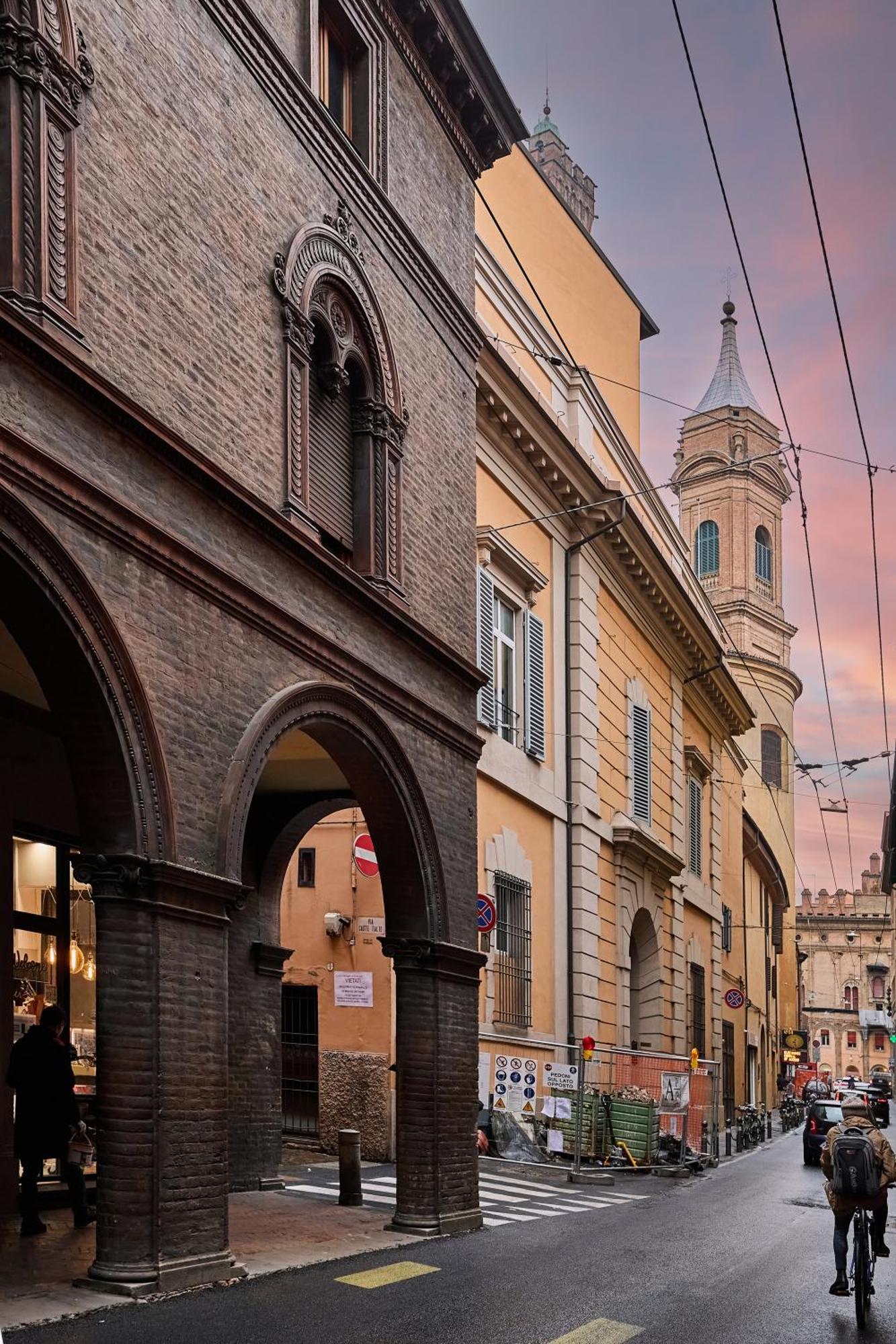 La Torre Lunga -Smart Working- 150 M Dalle-From Due Torri-Two Towers Bologna Exterior foto